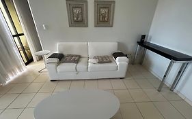 Flat completo no centro.